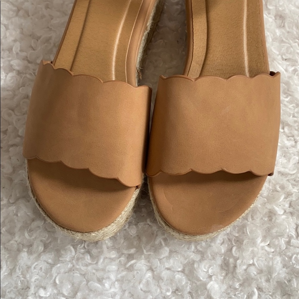 BAMBOO Platform Scalloped Espadrilles NWOT 7 - Picture 2 of 5